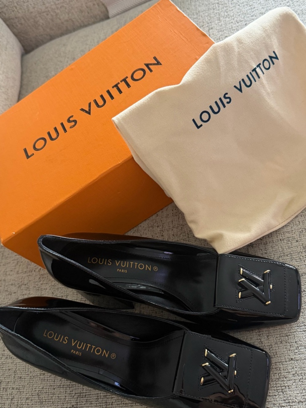 Louis Vuitton Black Patent Leather Block Heel Pumps with Gold LV Accent - Picture 5 of 7